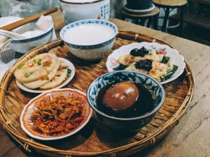 memasak akar teratai